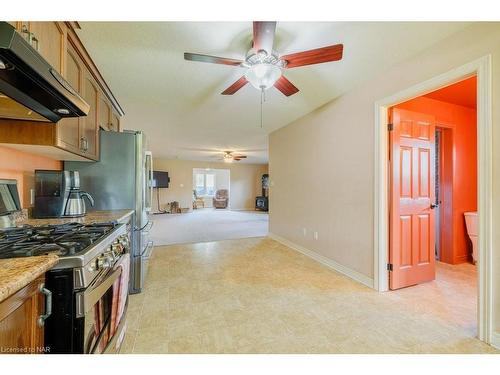 1065 Dominion Road, Fort Erie, ON - Indoor Photo Showing Kitchen