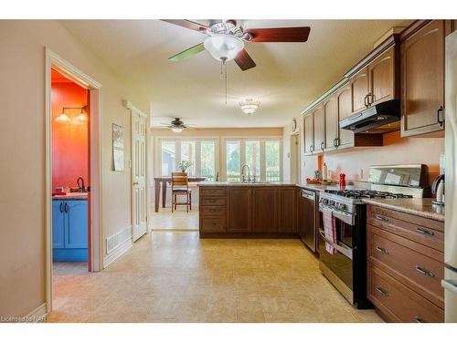 1065 Dominion Road, Fort Erie, ON - Indoor Photo Showing Kitchen