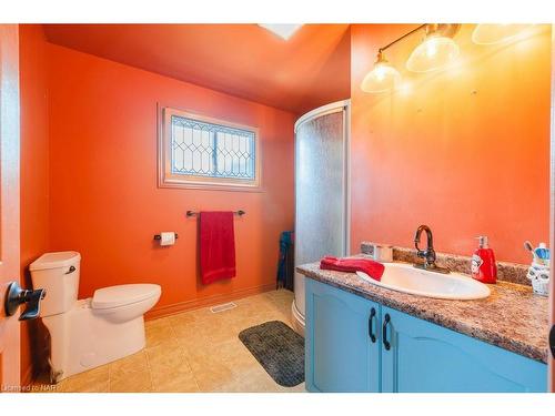 1065 Dominion Road, Fort Erie, ON - Indoor Photo Showing Bathroom