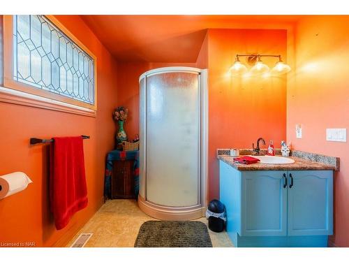 1065 Dominion Road, Fort Erie, ON - Indoor Photo Showing Bathroom