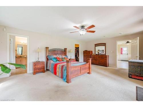 1065 Dominion Road, Fort Erie, ON - Indoor Photo Showing Bedroom