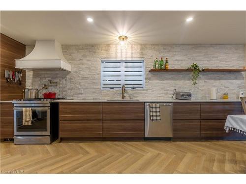 110 Garner Avenue, Welland, ON - Indoor Photo Showing Kitchen