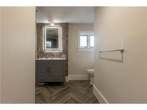 110 Garner Avenue, Welland, ON - Indoor Photo Showing Bathroom