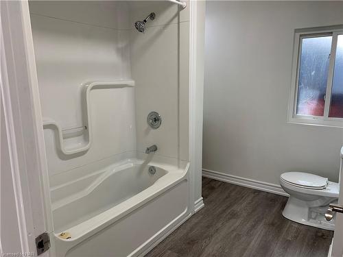 114 Lake Street, St. Catharines, ON - Indoor Photo Showing Bathroom