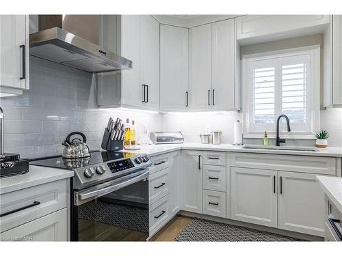 273 Lancaster Drive, Port Colborne, ON - Indoor Photo Showing Kitchen With Upgraded Kitchen