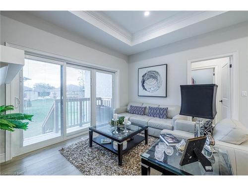 273 Lancaster Drive, Port Colborne, ON - Indoor Photo Showing Living Room