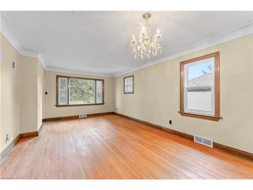 562 Broadway Street, Welland, ON - Indoor Photo Showing Other Room