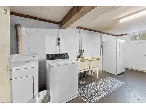 562 Broadway Street, Welland, ON - Indoor Photo Showing Laundry Room