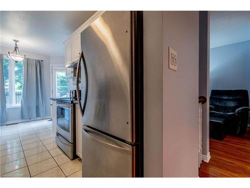 28-5070 Drummond Road, Niagara Falls, ON - Indoor Photo Showing Kitchen