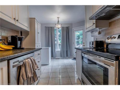 28-5070 Drummond Road, Niagara Falls, ON - Indoor Photo Showing Kitchen