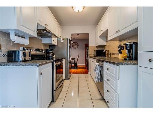 28-5070 Drummond Road, Niagara Falls, ON - Indoor Photo Showing Kitchen