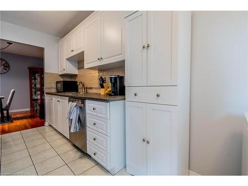 28-5070 Drummond Road, Niagara Falls, ON - Indoor Photo Showing Kitchen