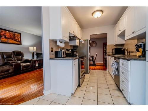 28-5070 Drummond Road, Niagara Falls, ON - Indoor Photo Showing Kitchen