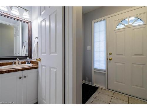 28-5070 Drummond Road, Niagara Falls, ON - Indoor Photo Showing Bathroom