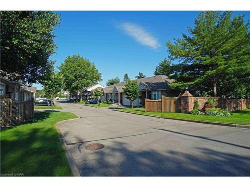 28-5070 Drummond Road, Niagara Falls, ON - Outdoor