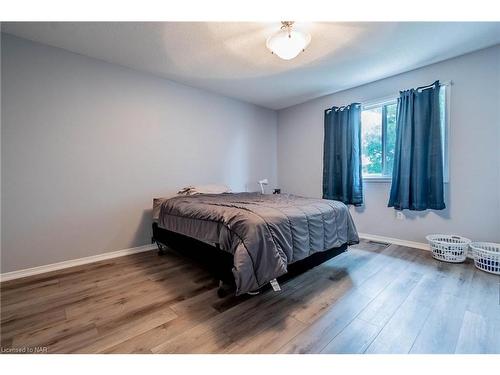 28-5070 Drummond Road, Niagara Falls, ON - Indoor Photo Showing Bedroom