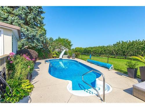 38 Banburry Crescent, Grimsby, ON - Outdoor With In Ground Pool With Backyard