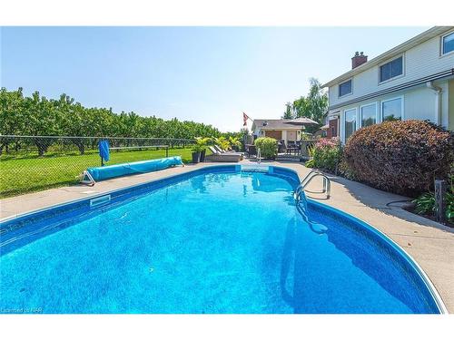 38 Banburry Crescent, Grimsby, ON - Outdoor With In Ground Pool With Backyard