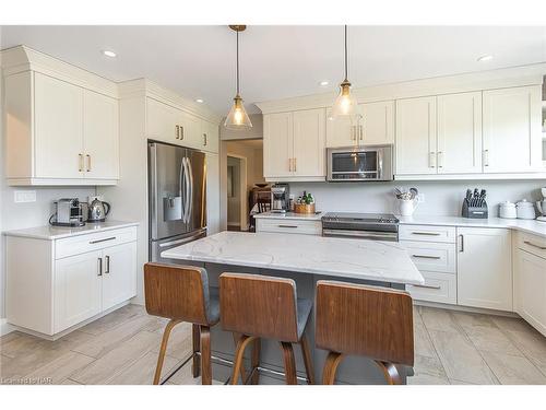 38 Banburry Crescent, Grimsby, ON - Indoor Photo Showing Kitchen