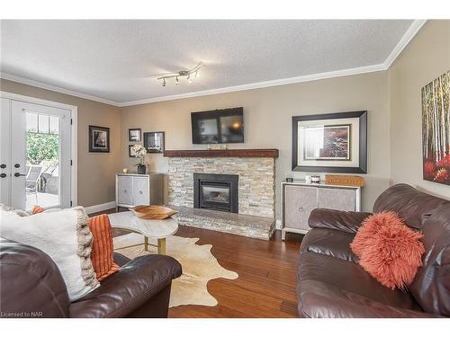 38 Banburry Crescent, Grimsby, ON - Indoor Photo Showing Living Room With Fireplace