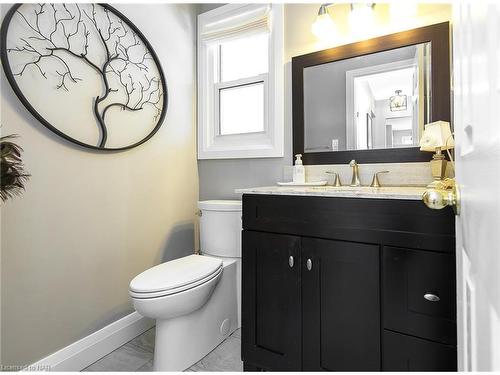 38 Banburry Crescent, Grimsby, ON - Indoor Photo Showing Bathroom