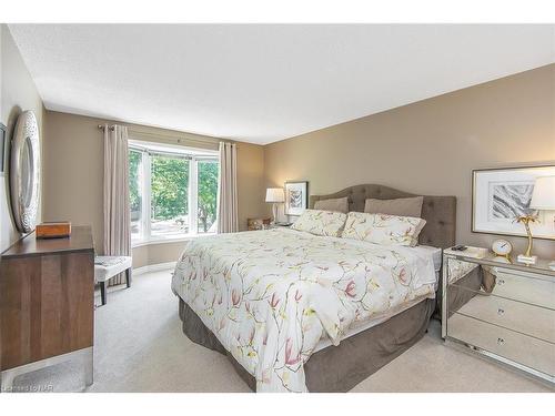 38 Banburry Crescent, Grimsby, ON - Indoor Photo Showing Bedroom