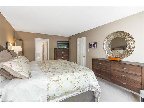 38 Banburry Crescent, Grimsby, ON - Indoor Photo Showing Bedroom