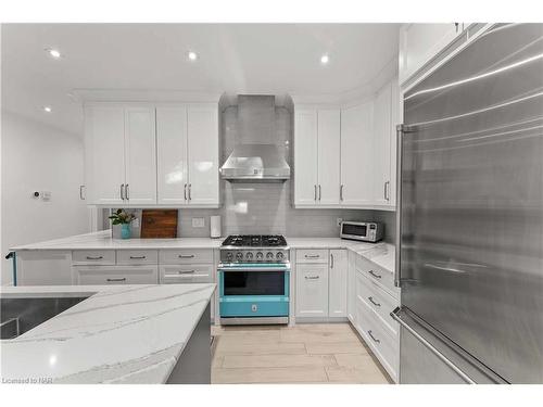 16 Red Haven Drive, Niagara-On-The-Lake, ON - Indoor Photo Showing Kitchen With Upgraded Kitchen