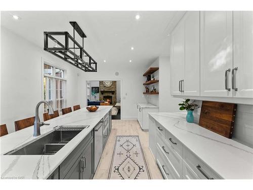 16 Red Haven Drive, Niagara-On-The-Lake, ON - Indoor Photo Showing Kitchen With Double Sink With Upgraded Kitchen