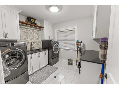 16 Red Haven Drive, Niagara-On-The-Lake, ON - Indoor Photo Showing Laundry Room