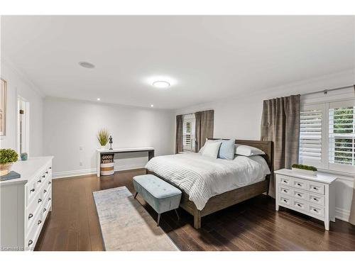 16 Red Haven Drive, Niagara-On-The-Lake, ON - Indoor Photo Showing Bedroom