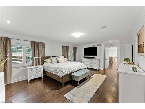 16 Red Haven Drive, Niagara-On-The-Lake, ON - Indoor Photo Showing Bedroom