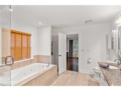 16 Red Haven Drive, Niagara-On-The-Lake, ON - Indoor Photo Showing Bathroom