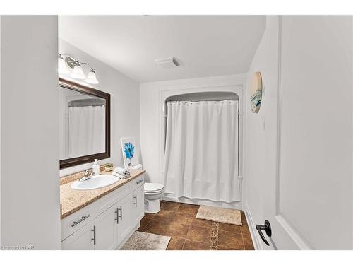 16 Red Haven Drive, Niagara-On-The-Lake, ON - Indoor Photo Showing Bathroom