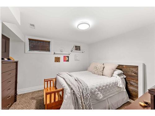 16 Red Haven Drive, Niagara-On-The-Lake, ON - Indoor Photo Showing Bedroom