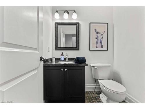 16 Red Haven Drive, Niagara-On-The-Lake, ON - Indoor Photo Showing Bathroom