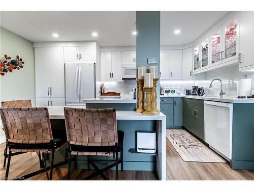 504-264 Grantham Avenue, St. Catharines, ON - Indoor Photo Showing Kitchen