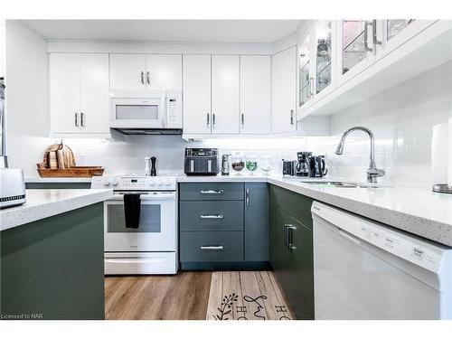 504-264 Grantham Avenue, St. Catharines, ON - Indoor Photo Showing Kitchen