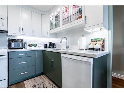 504-264 Grantham Avenue, St. Catharines, ON - Indoor Photo Showing Kitchen