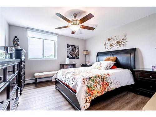 504-264 Grantham Avenue, St. Catharines, ON - Indoor Photo Showing Bedroom