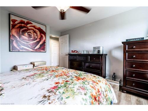 504-264 Grantham Avenue, St. Catharines, ON - Indoor Photo Showing Bedroom