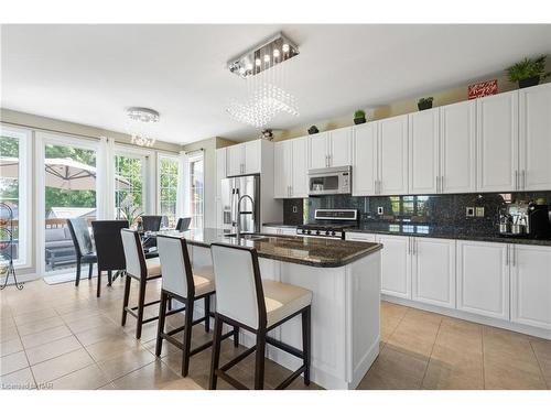 6500 St. Michael Avenue, Niagara Falls, ON - Indoor Photo Showing Kitchen With Upgraded Kitchen