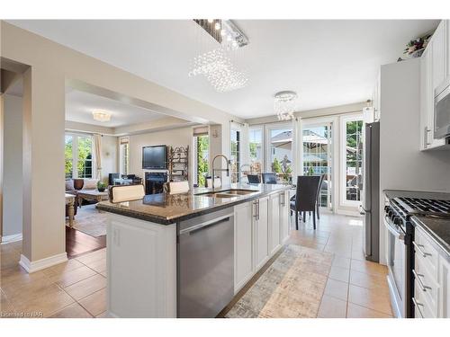 6500 St. Michael Avenue, Niagara Falls, ON - Indoor Photo Showing Kitchen With Upgraded Kitchen