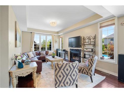 6500 St. Michael Avenue, Niagara Falls, ON - Indoor Photo Showing Living Room With Fireplace