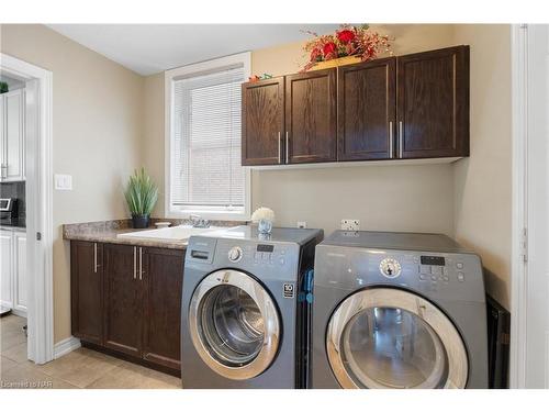 6500 St. Michael Avenue, Niagara Falls, ON - Indoor Photo Showing Laundry Room