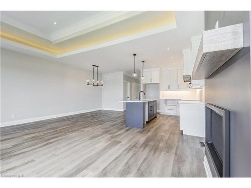 38A Neptune Drive, St. Catharines, ON - Indoor Photo Showing Kitchen