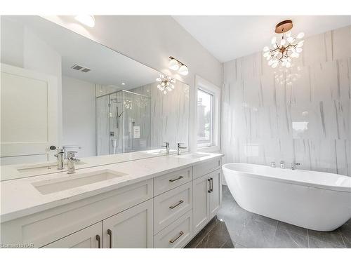 38A Neptune Drive, St. Catharines, ON - Indoor Photo Showing Bathroom