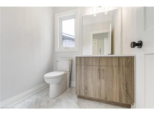 38A Neptune Drive, St. Catharines, ON - Indoor Photo Showing Bathroom