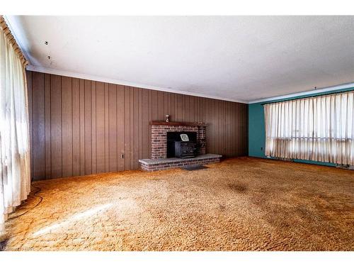 2924 Center St Street, Lincoln, ON - Indoor Photo Showing Other Room With Fireplace