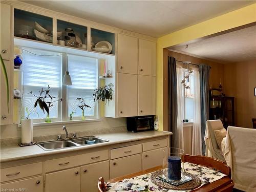 8 Garnet Street, St. Catharines, ON - Indoor Photo Showing Kitchen With Double Sink